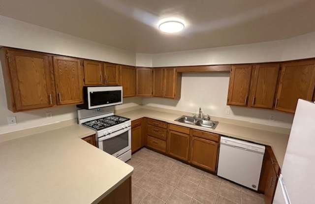 2 bedroom 1.5 bath TOWNHOUSE with double private balconies and private view of the woods! - 1234 Lake Charles Avenue, Porter, IN 46304