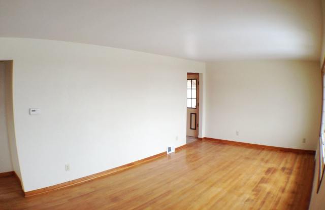 125 Capitol Drive Gallery 4