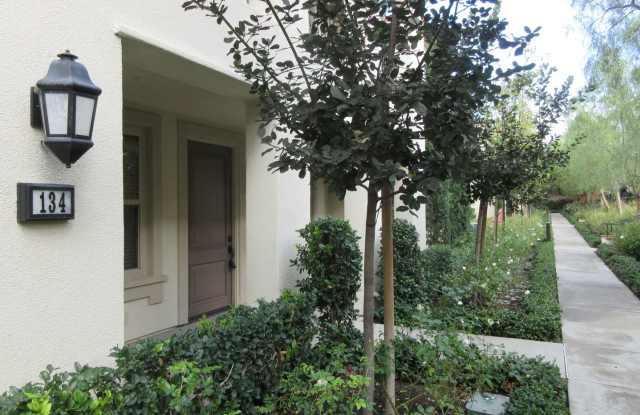 134 Overbrook - Lovely 1 Bed 1.5 Bath + Bonus Room Home in Irvine! photos photos