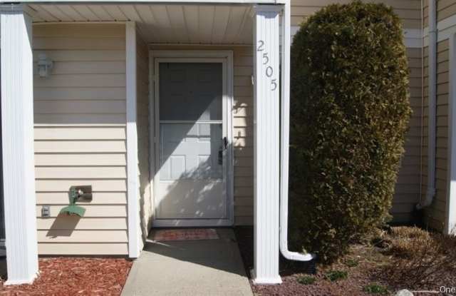 2505 Whispering Hills Gallery 1