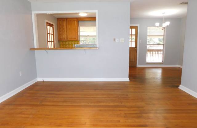 $500 OFF AUGUST 2026 RENT! Walk to Westside Park! Gallery 3