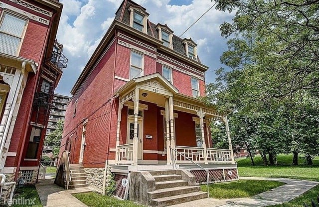 852 Lincoln Avenue - 852 Lincoln Avenue, St. Paul, MN 55105