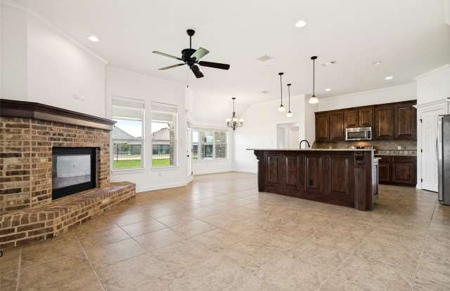 204 Captains Court Gallery 3
