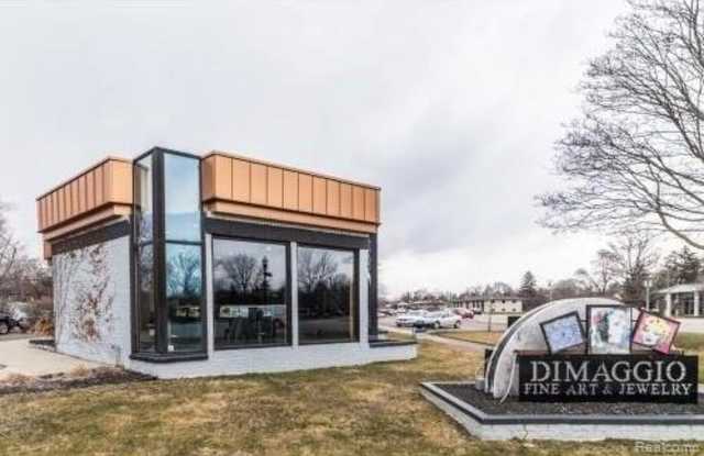 28001 SOUTHFIELD Road - 28001 Southfield Road, Lathrup Village, MI 48076