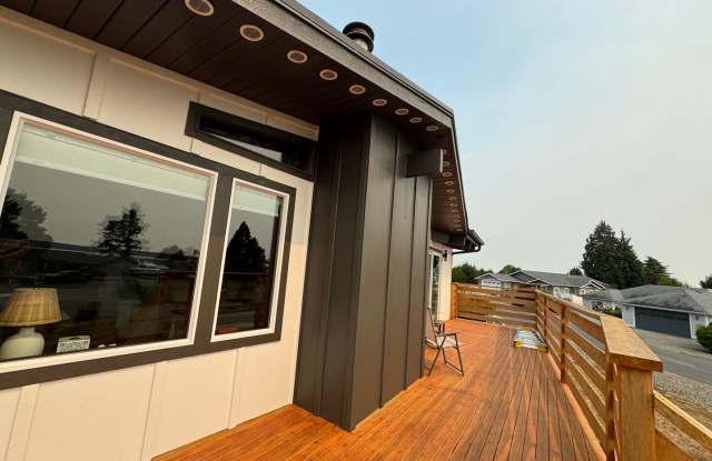 3 Bed 1.5 Bath home in Birch Bay Village Community Club Gallery 4