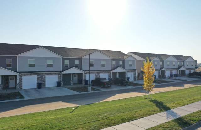 Modern 3 bed 2.5 bath END UNIT Townhome in Sugar City photos photos