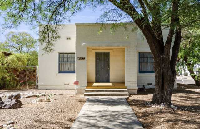 3 Bed 2 bath home PERFECT for U of A Students, Faculty and Staff! Gallery 3