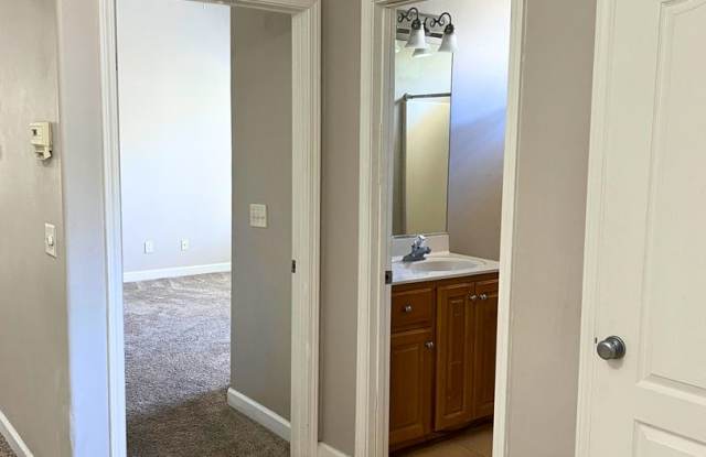 Amenities + landscaping ! 3/2 Gallery 4