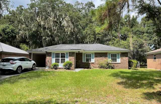 Charming 3BR Brick Home near Sandfly with Fully Fenced Backyard photos photos