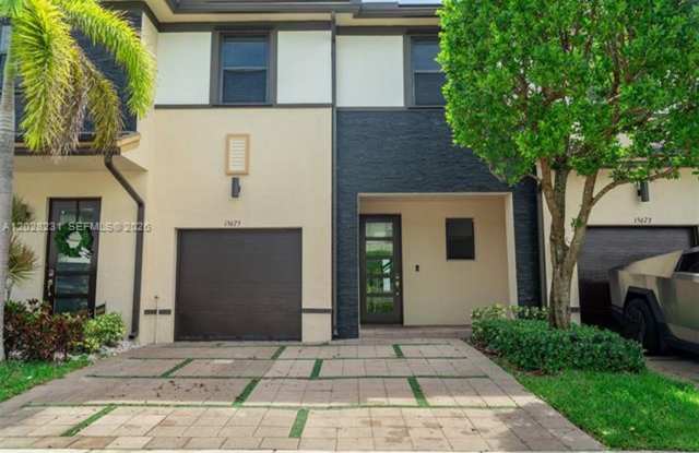 15675 NW 91st Ct, Miami Lakes, FL 33018 photos photos