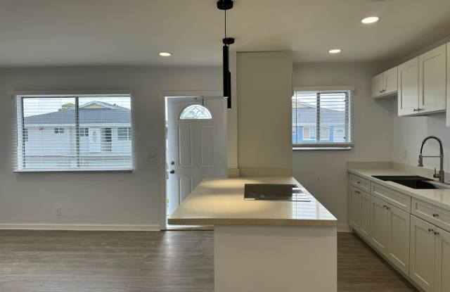 SE HABLA ESPANOL - Fully Renovated - 2 Bedroom 1 Bath - NOW Available! - 836 East Tiffany Drive, Mangonia Park, FL 33407