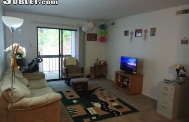 1876 Woodhollow Dr - 1876 Woodhollow Drive, Maryland Heights, MO 63043