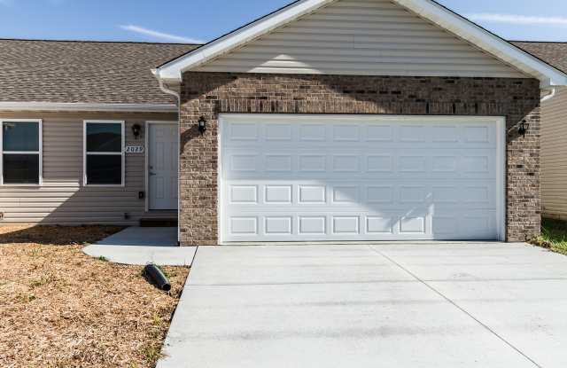 2 bed 2 bth duplex- available now photos photos