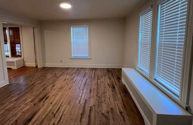 Newly Renovated 3-Bed Home | 2-Car Garage | Fenced-In Yard Gallery 4