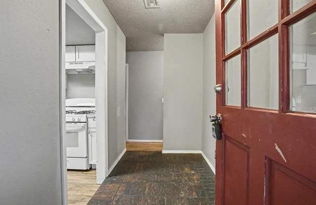 1305 N Aster Avenue Gallery 3