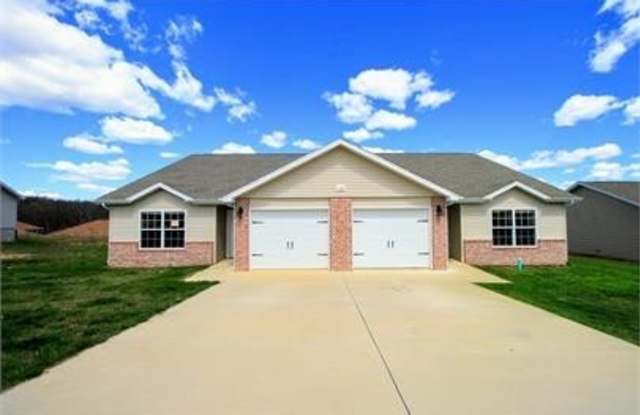 Duplex close to post! photos photos