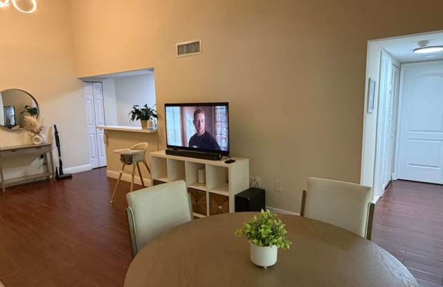 17 Fontainebleau Boulevard Gallery 3