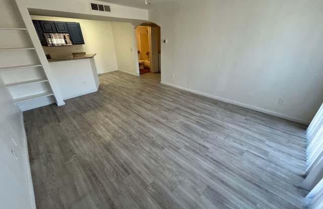 LIMITED TIME MOVE IN SPECIAL WITH THIS COZY 1 BEDROOM TOP FLOOR CONDO Gallery 4