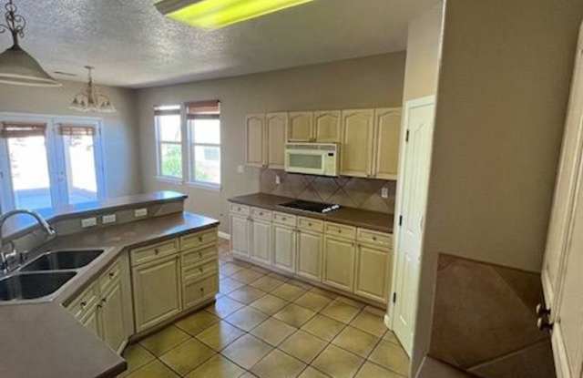 Beautiful 4 bedroom , 2.5 Bathroom 3 car garage, back yard access,Two Story Home with 2,424 square feet in the Stonebridge Subdivision Gallery 4