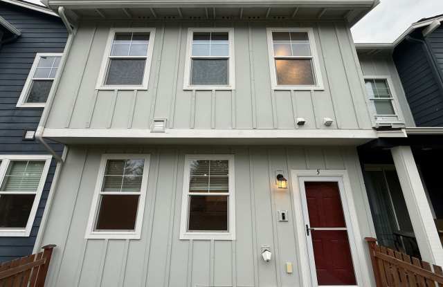 Modern 3-Bedroom Townhome in Tehaleh — 2-Car Garage & Private Yard photos photos