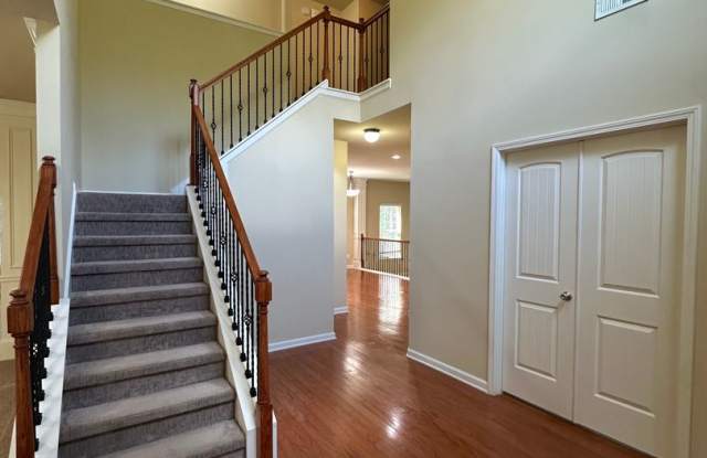 MOVE IN SPECIAL - HALF OFF FIRST MONTHS RENT Gallery 4