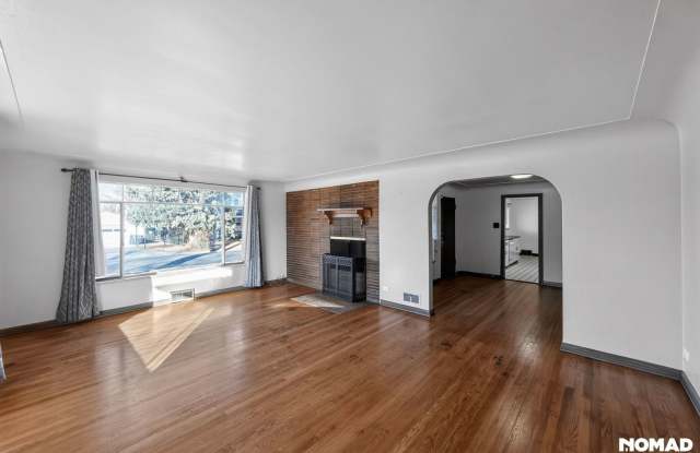 Charming 3BR House in Denver - 6801 East 6th Avenue, Denver, CO 80220