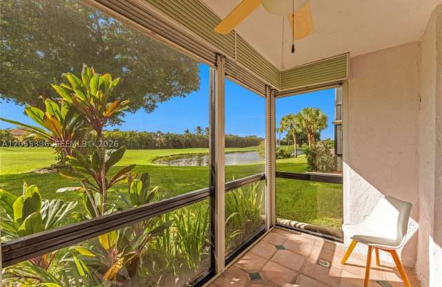 9811 N Hollybrook Lake Dr Gallery 2