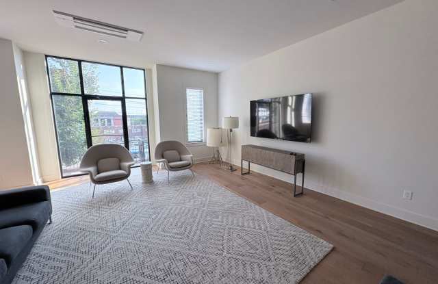 Newly built 3 bedroom Townhome with roof top deck Gallery 4