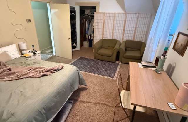Two bedroom apartment with large bedrooms Gallery 4