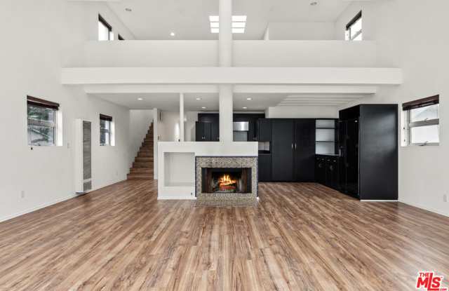 231 WINDWARD AVE - 231 Windward Avenue, Los Angeles, CA 90291