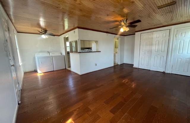 EFFICIANCY UNIT NEAR HSU, HENDRICK NORTH, AND ACU photos photos