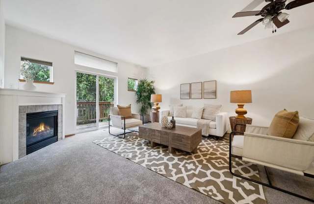 775 SW Dillan Drive ~ Gorgeous Tri-Level Townhome Gallery 4
