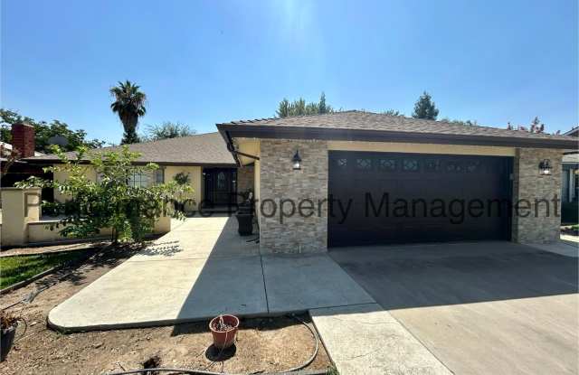Charming 3 Bed/2 Bath in Porterville w/ RBP & $0 Deposit Option photos photos