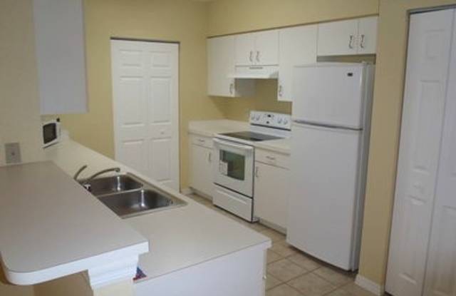 Very well-maintained 2-bedroom, 2-bath, 1st floor home in Bonita Springs Gallery 4