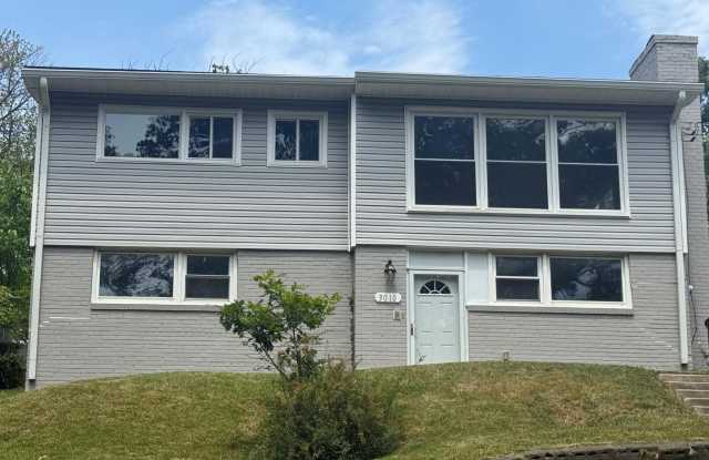 3010 V Place SE photos photos