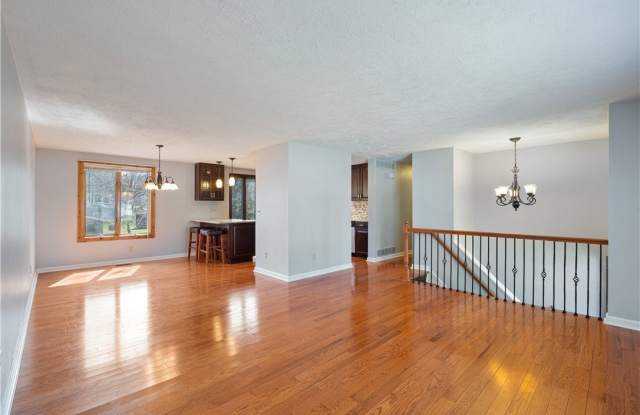 16 Wheatfield Dr Gallery 4