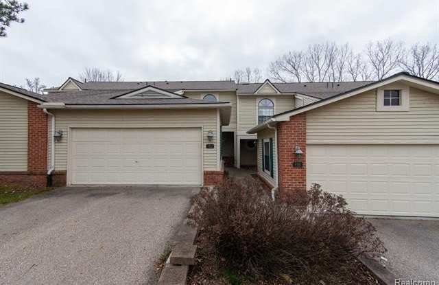 5762 DRAKE HOLLOW Drive W - 5762 Drake Hollow Drive West, West Bloomfield, MI 48322