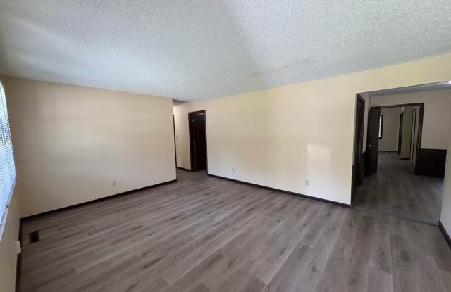 WOW! Look at this property ! You cant beat this price! Gallery 3
