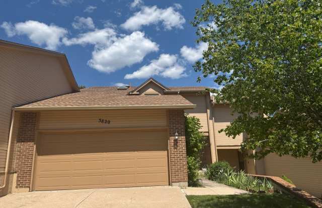 2 BEDROOM, 2 1/2 BATH TOWNHOME W/2 CAR GARAGE ON NORTHWEST SIDE Of TOWN photos photos