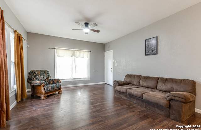 210 Gardina Gallery 4