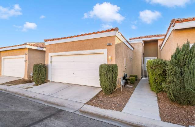 Single-Story Silverado Ranch Townhome with Private Backyard! Gallery 3