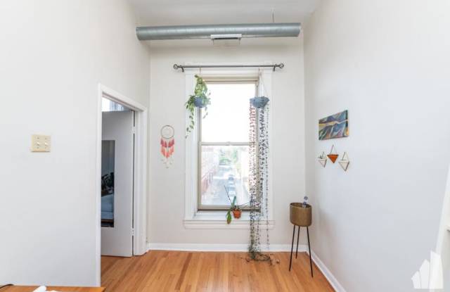 1429 W Chicago Ave Gallery 3