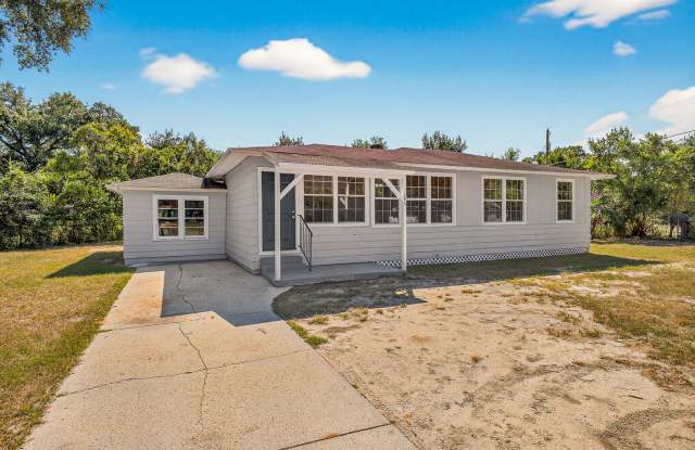 MOVE IN SPECIAL: HALF OFF first full month of rent!!! - 128 Rue Max Street, Warrington, FL 32507