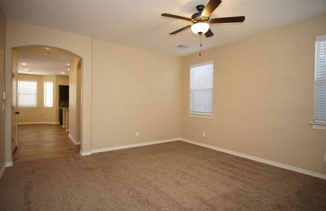 424 CHANDELIER Road Gallery 3