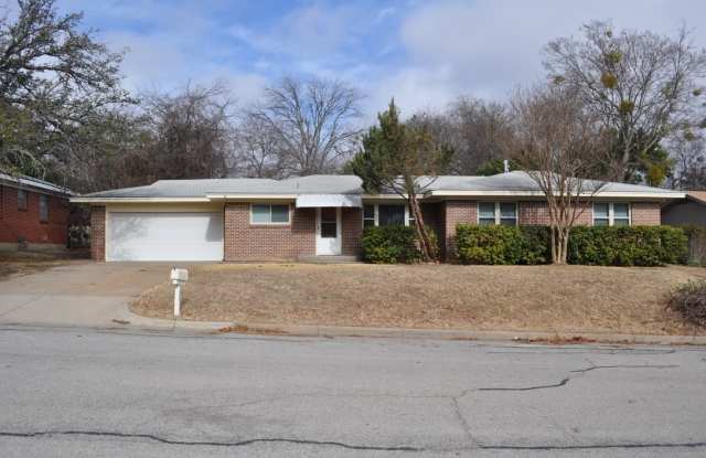 FOR LEASE! Nice 3-2-2 Brick Home in Weatherford! photos photos