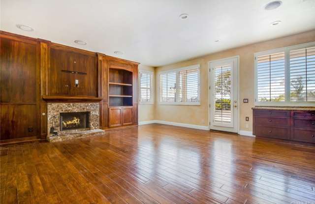 6238 E Cliffway Drive Gallery 4