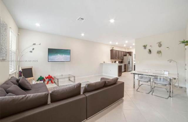 4154 Greenway Dr Gallery 4