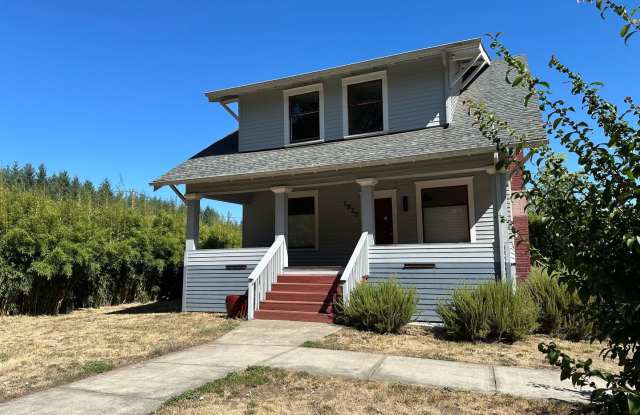 4 Bedroom Home Just Outside Of Albany With Plenty Of Parking. photos photos