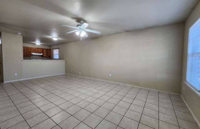 2/2/1 Duplex / No Carpet / Easy Access to IH 35 & Hwy 46 / Fenced in Yard / Fridge Included / CISD *2 weeks free rent* Gallery 4