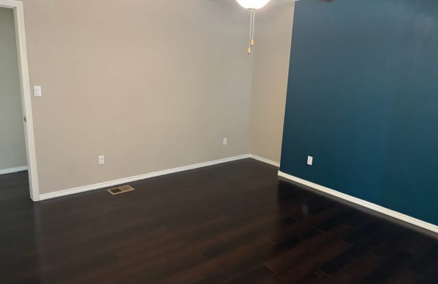 Executive 2 story Town house 4 Bedroom 3 bath with 2 car garage photos photos